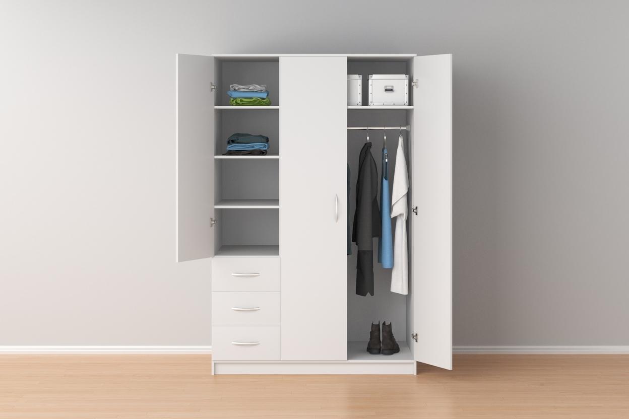 Kleiderschrank mit T&uuml;ren und Schubladen