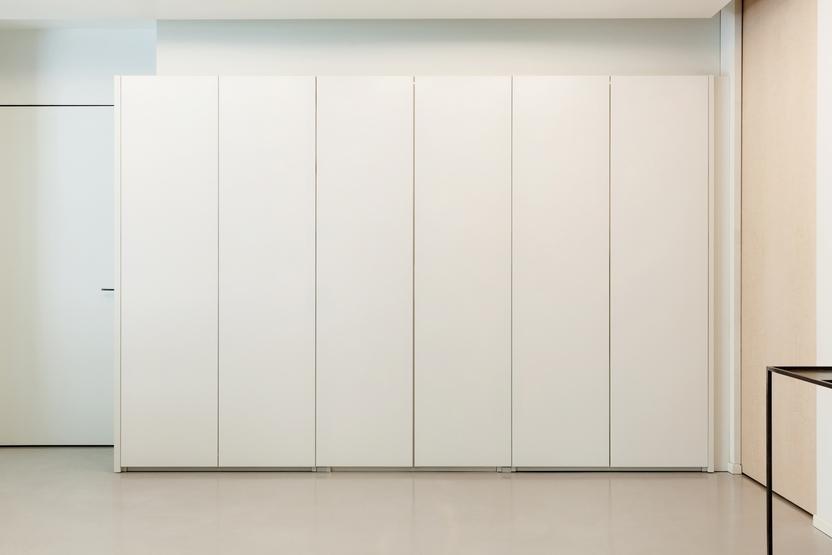 Wei&szlig;er Wandschrank